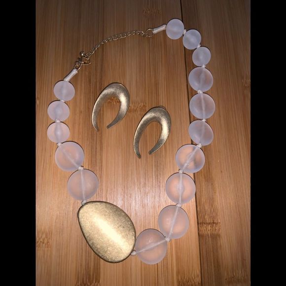Fashion jewelry set with gold tone earrings and accent, large clear beads - Picture 3 of 3